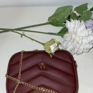 Bolso mini acolchado burdeos